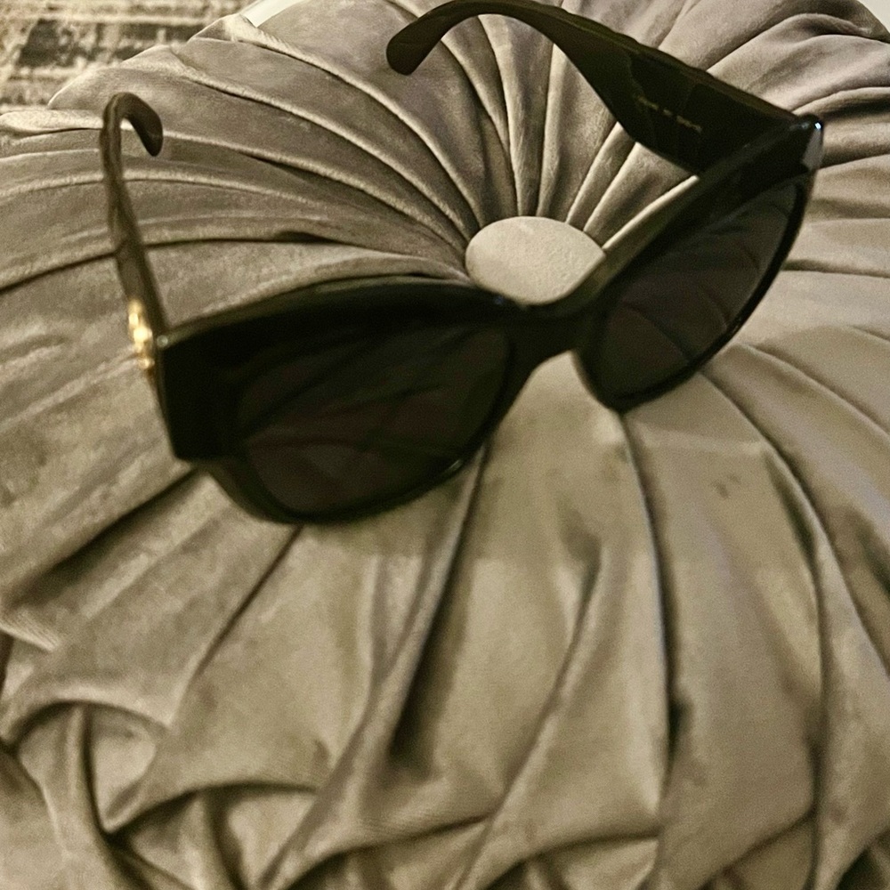 Gucci Cat Eye Sunglasses SOLD - Picture 9 of 11